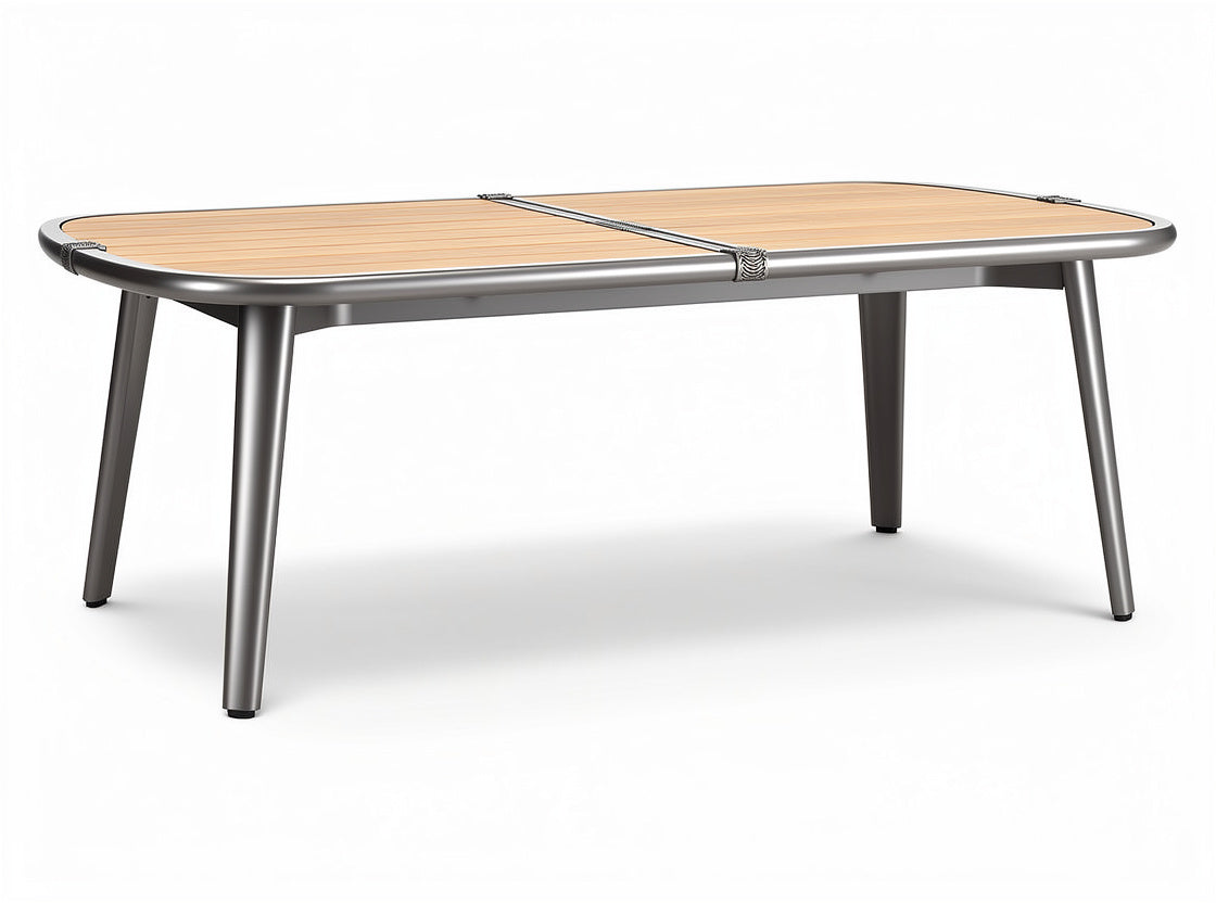 **Eleganter Tisch mit Metallgestell und Holzplatte**