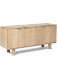 Moderner, minimalistischer Holzschrank mit gerippten Türen**